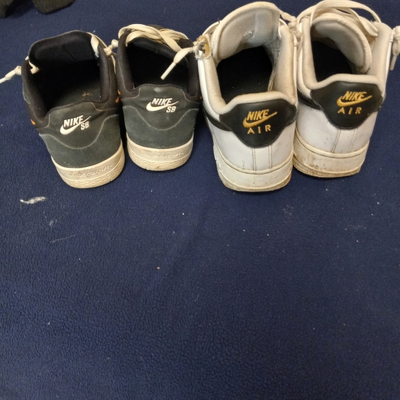 2 pairs Nike sneakers - Picture 6 of 7